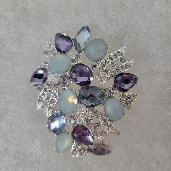 Napier Ribbon Rhinestone Silver Tone Feminine Classic Brooch - Picture 1 of 3